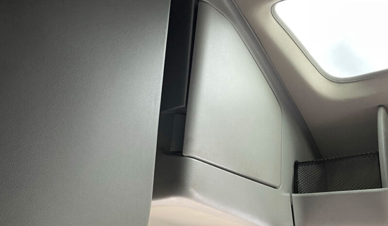 2019 VOLVO VNL860 77″ DOUBLE-BUNK SLEEPER full