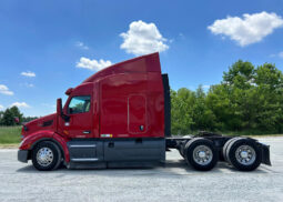 2016 PETERBILT 579 80″ DOUBLE-BUNK SLEEPER full