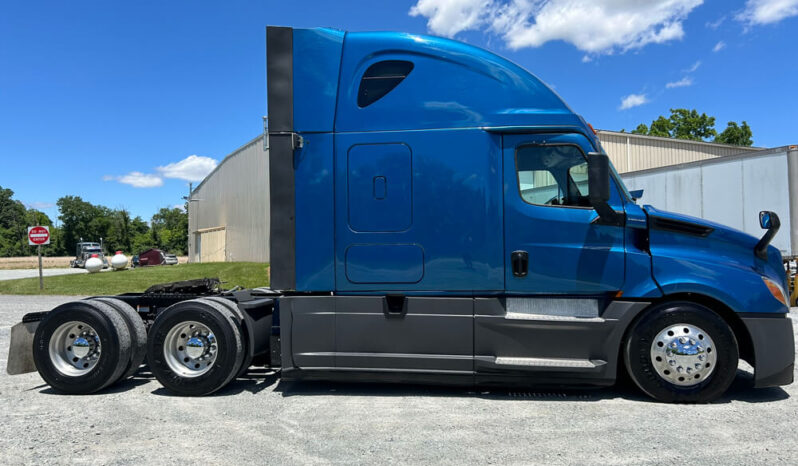 2020 FREIGHTLINER CASCADIA 126 W/72″ SLEEEPER full