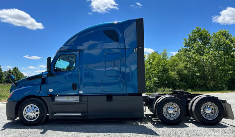 2020 FREIGHTLINER CASCADIA 126 W/72″ SLEEEPER full