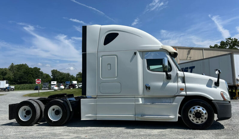 2013 FREIGHTLINER CASCADIA W/134K MILES ON OVERHAUL full