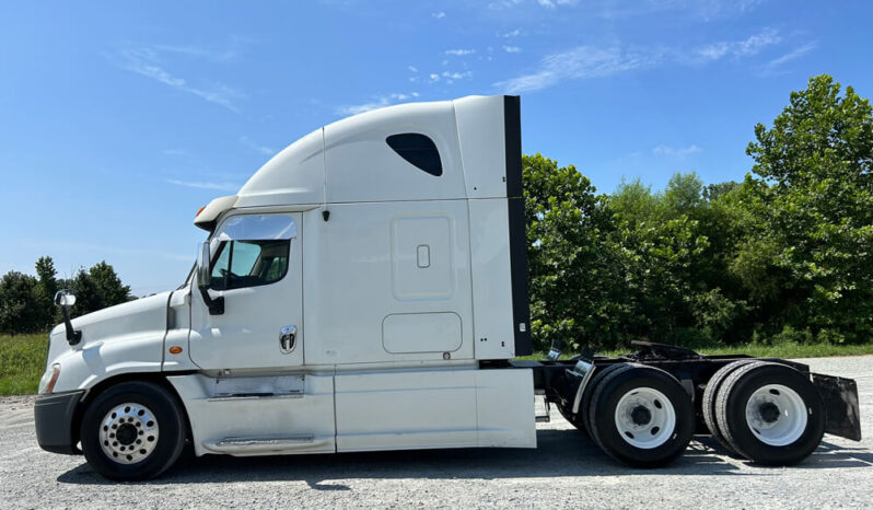 2013 FREIGHTLINER CASCADIA W/134K MILES ON OVERHAUL full