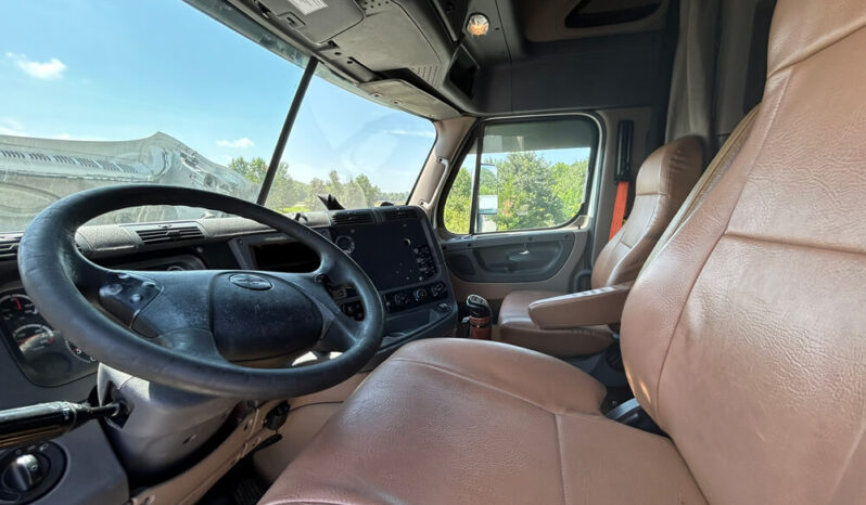 2013 FREIGHTLINER CASCADIA W/134K MILES ON OVERHAUL full