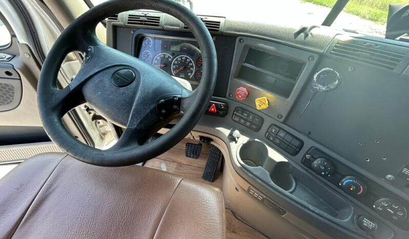 2013 FREIGHTLINER CASCADIA W/134K MILES ON OVERHAUL full