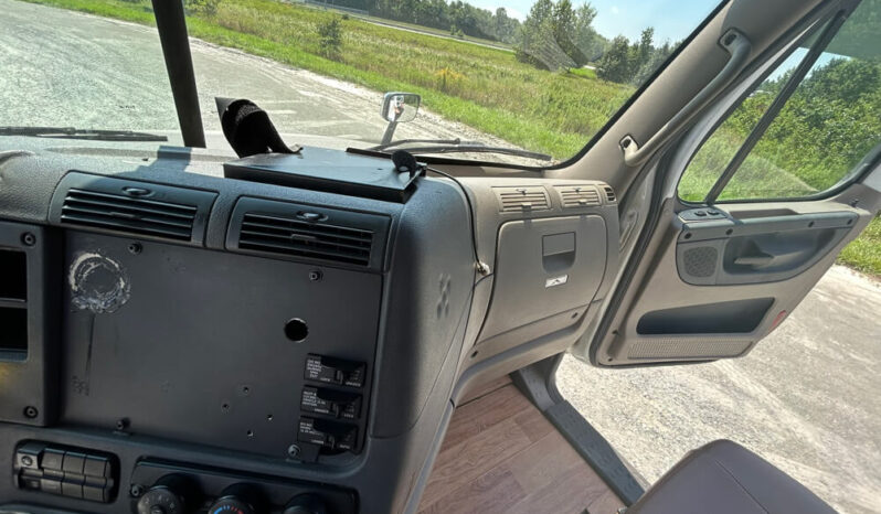 2013 FREIGHTLINER CASCADIA W/134K MILES ON OVERHAUL full