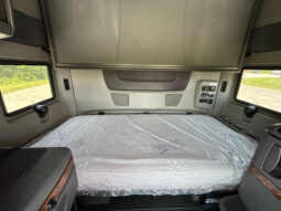 2019 INTERNATIONAL LT625 W/ 73″ HI-RISE SLEEPER full