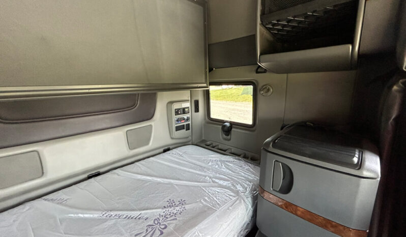 2019 INTERNATIONAL LT625 W/ 73″ HI-RISE SLEEPER full