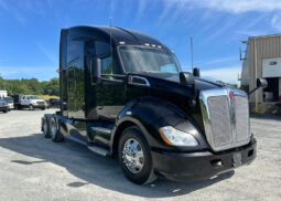 2017 KENWORTH T680 W/76″ AERODYNE SLEEPER full