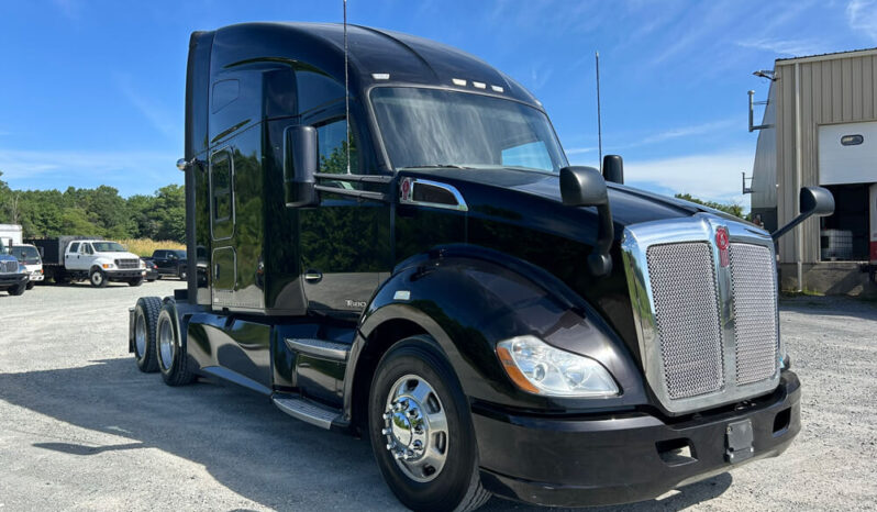 2017 KENWORTH T680 W/76″ AERODYNE SLEEPER full