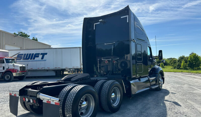 2017 KENWORTH T680 W/76″ AERODYNE SLEEPER full