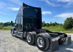 2017 KENWORTH T680 W/76″ AERODYNE SLEEPER full