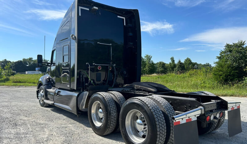 2017 KENWORTH T680 W/76″ AERODYNE SLEEPER full