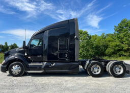 2017 KENWORTH T680 W/76″ AERODYNE SLEEPER full