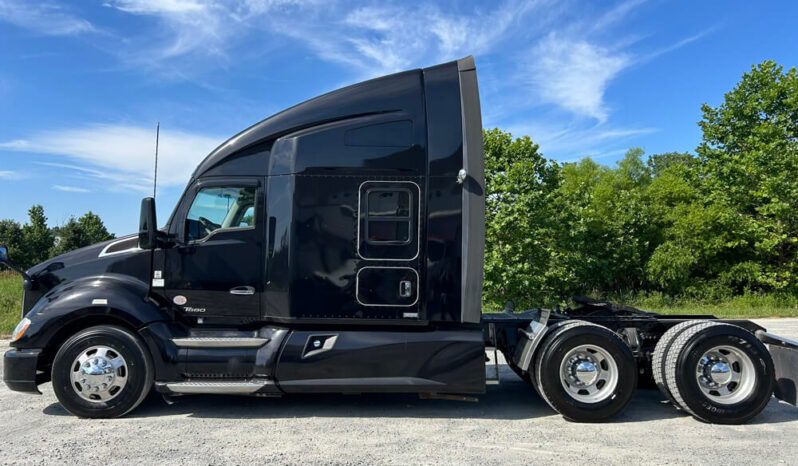 2017 KENWORTH T680 W/76″ AERODYNE SLEEPER full