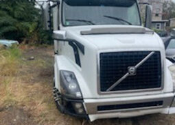 2013 VOLVO VNL860 W/72″ SLEEPER full