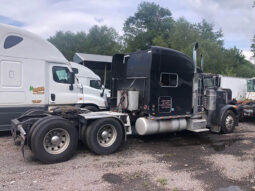 2007 PETERBILT 379 W/70″ SLEEPER full