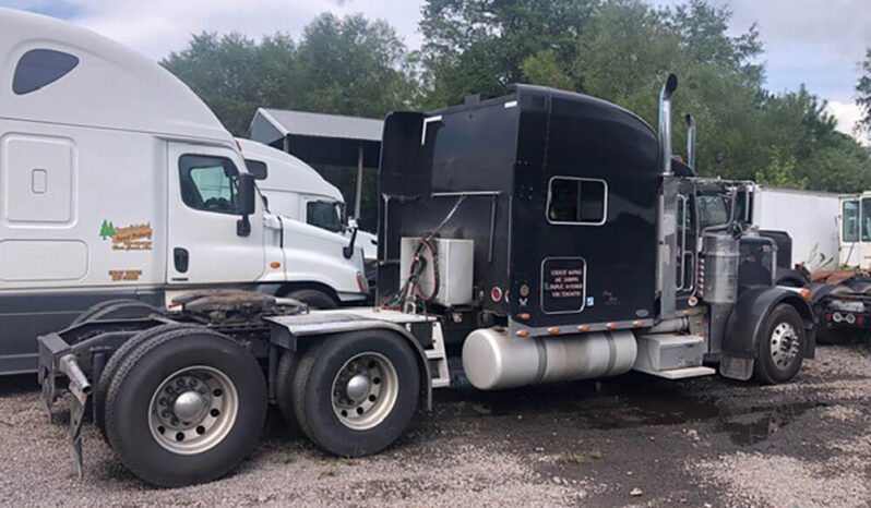 2007 PETERBILT 379 W/70″ SLEEPER full