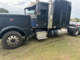 2015 PETERBILT 389 W/63″ SLEEPER