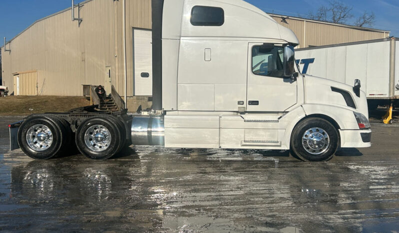 2014 VOLVO VNL670 W/101K MILES ON OVERHAUL full