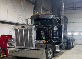 2004 PETERBILT 379 SLEEPER TRUCK