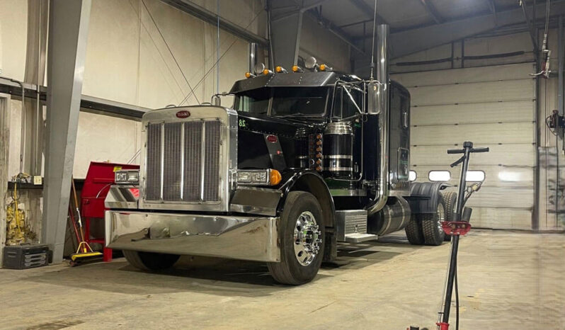 2004 PETERBILT 379 SLEEPER TRUCK full