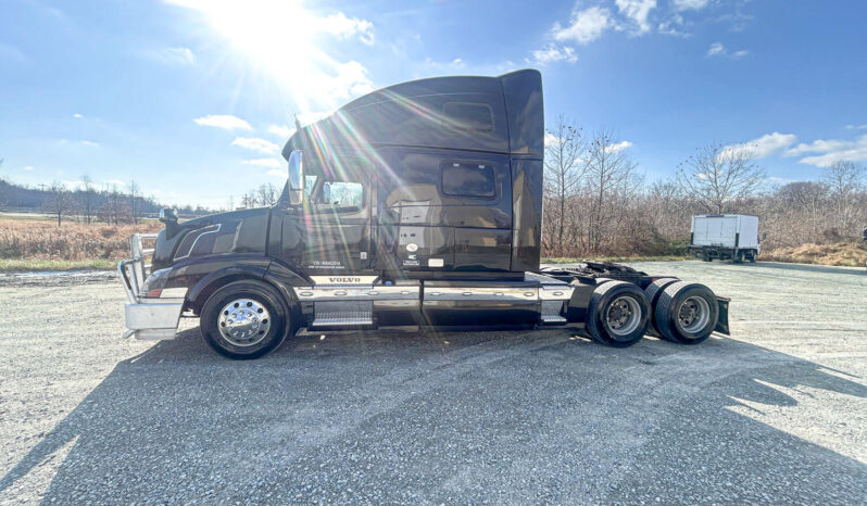 2017 VOLVO VNL780 w/ 77” DBL BUNK,ONLY 107K MILES ON RECON CUMMINS ENGINE, 1YR -100K REMAINING WARRANTY full