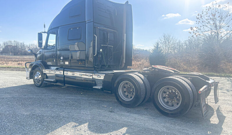 2017 VOLVO VNL780 w/ 77” DBL BUNK,ONLY 107K MILES ON RECON CUMMINS ENGINE, 1YR -100K REMAINING WARRANTY full