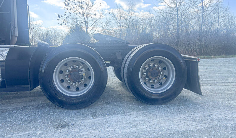 2017 VOLVO VNL780 w/ 77” DBL BUNK,ONLY 107K MILES ON RECON CUMMINS ENGINE, 1YR -100K REMAINING WARRANTY full