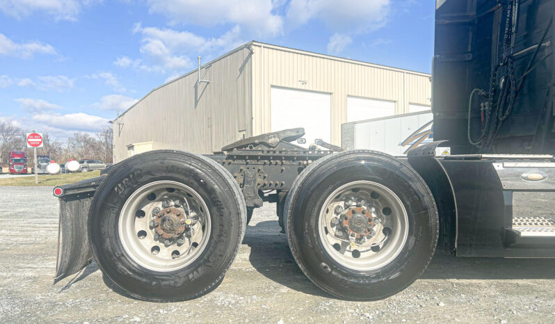 2017 VOLVO VNL780 w/ 77” DBL BUNK,ONLY 107K MILES ON RECON CUMMINS ENGINE, 1YR -100K REMAINING WARRANTY full