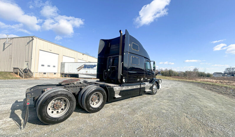 2017 VOLVO VNL780 w/ 77” DBL BUNK,ONLY 107K MILES ON RECON CUMMINS ENGINE, 1YR -100K REMAINING WARRANTY full