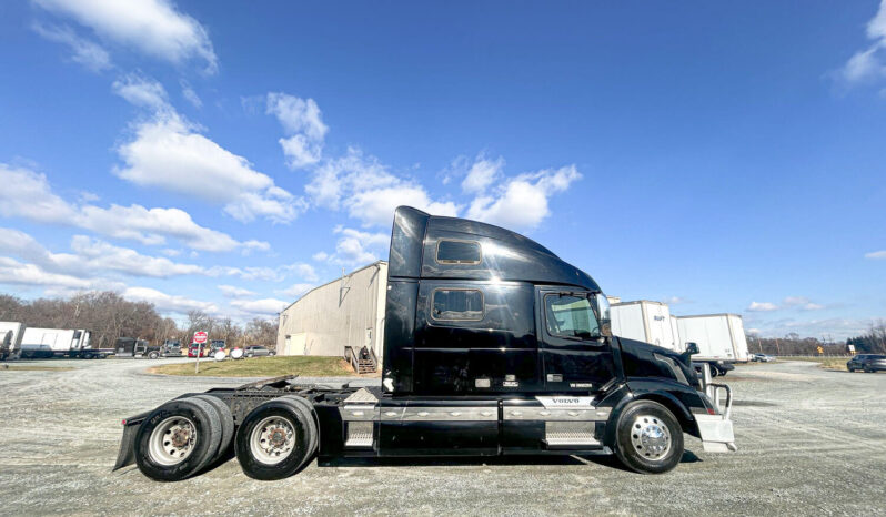 2017 VOLVO VNL780 w/ 77” DBL BUNK,ONLY 107K MILES ON RECON CUMMINS ENGINE, 1YR -100K REMAINING WARRANTY full