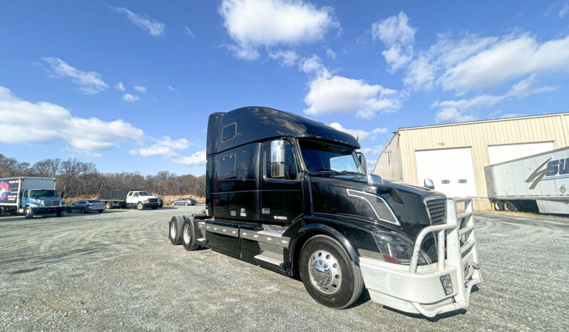 2017 VOLVO VNL780 w/ 77” DBL BUNK,ONLY 107K MILES ON RECON CUMMINS ENGINE, 1YR -100K REMAINING WARRANTY full