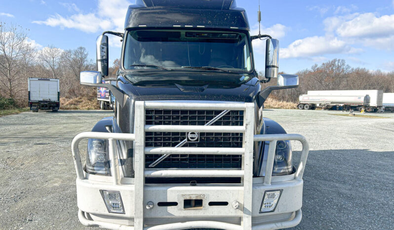 2017 VOLVO VNL780 w/ 77” DBL BUNK,ONLY 107K MILES ON RECON CUMMINS ENGINE, 1YR -100K REMAINING WARRANTY full