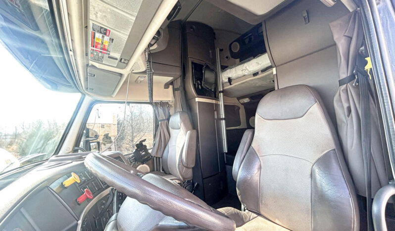 2017 VOLVO VNL780 w/ 77” DBL BUNK,ONLY 107K MILES ON RECON CUMMINS ENGINE, 1YR -100K REMAINING WARRANTY full