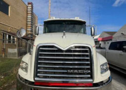 2015 MACK CXU613 W/48″ SLEEPER full