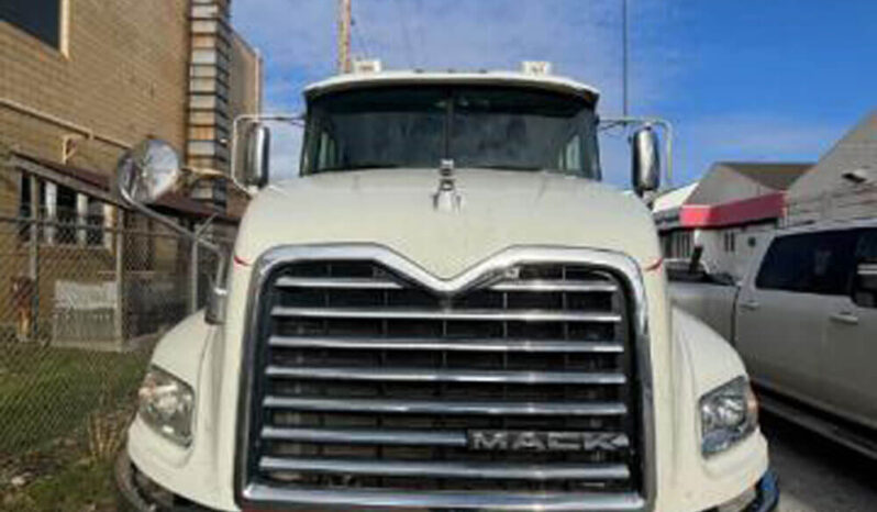 2015 MACK CXU613 W/48″ SLEEPER full