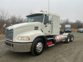 2015 MACK CXU613 W/ONLY 198K MILES